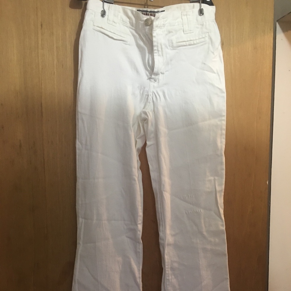 White jean / stretchy material.